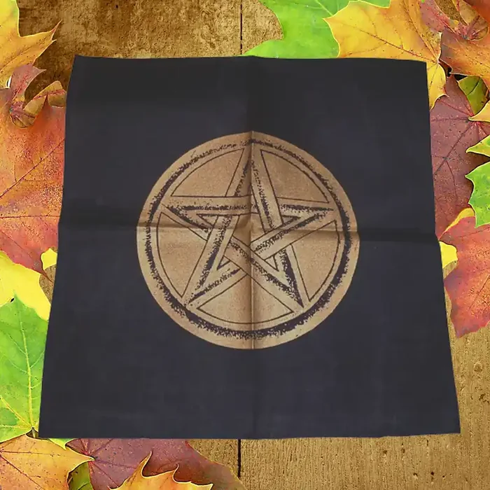 Altartuch mit goldenem Pentagramm