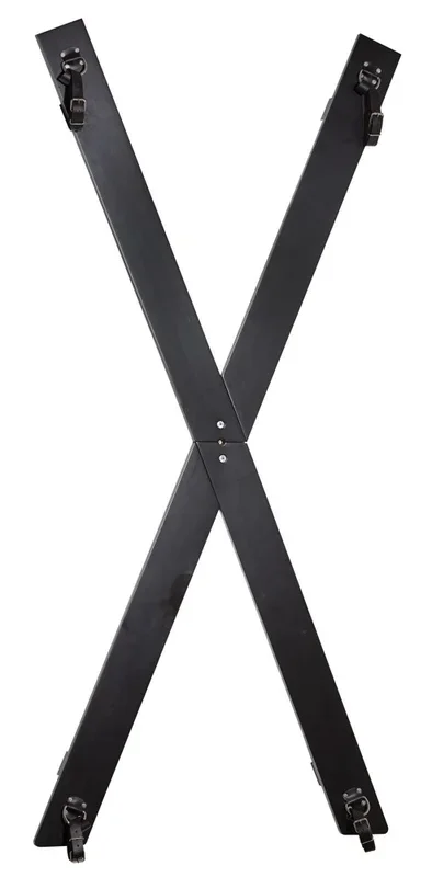 Andreaskreuz Zado mit Fuß- und Handfesseln