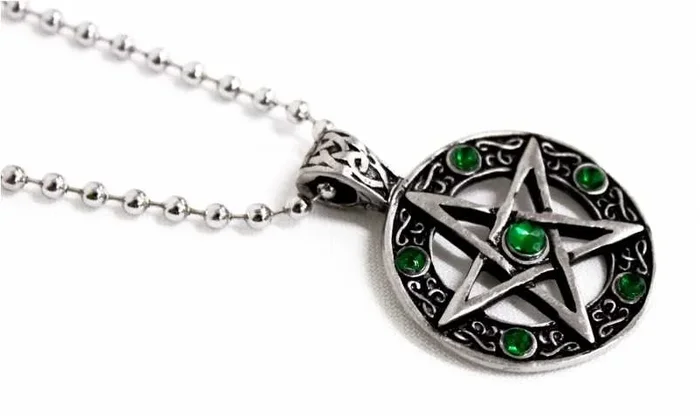 Anhänger – Pentagramm mit Steinen (Farbe: Grün)