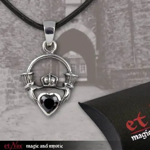 Anhänger ‘Claddagh‘ mit rotem Zirkonia