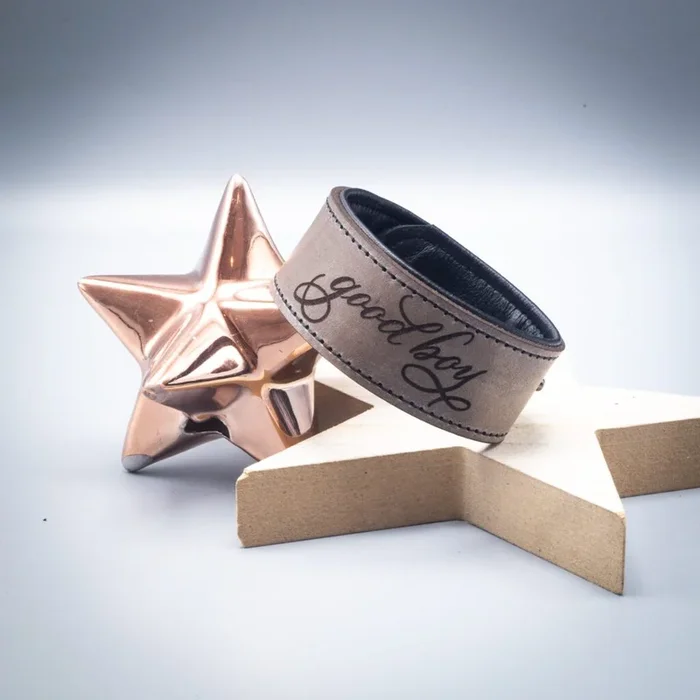 Armband – calligraphy „good boy“ grau – penumbra