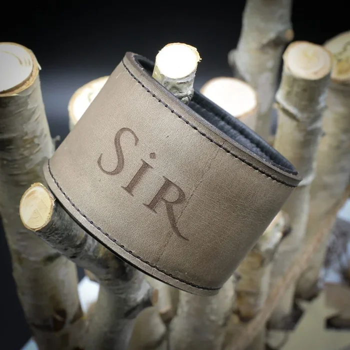 Armband grau – „Sir“ modern breit – penumbra
