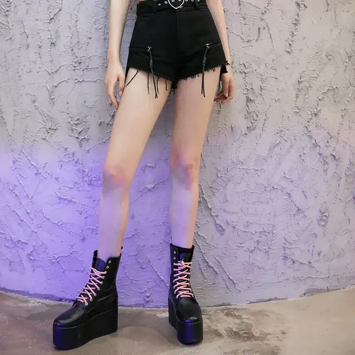 Casual Gothic Shorts mit Herz-förmigem Gürtelschnallenverschluss