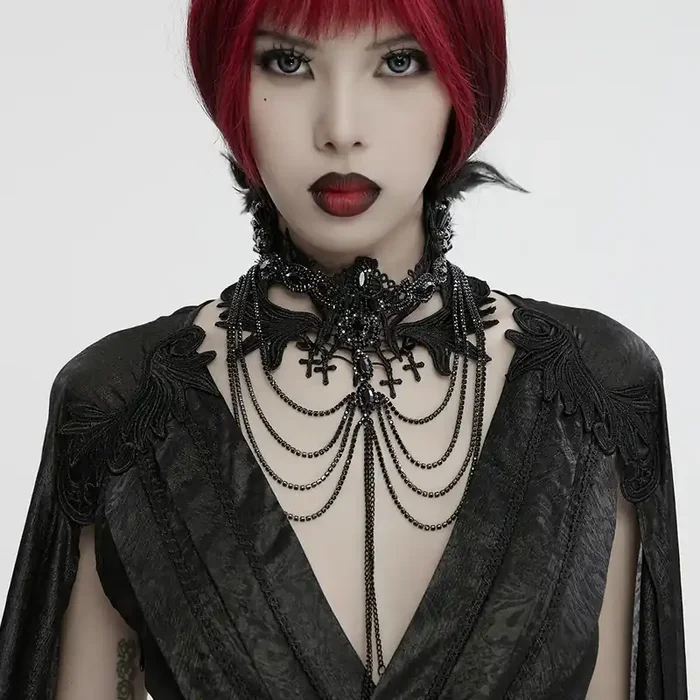 Choker aus schwarzer Spitze mit Strass und Ketten