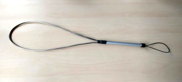 Edelstahl-Peitsche mit Aluminiumgriff