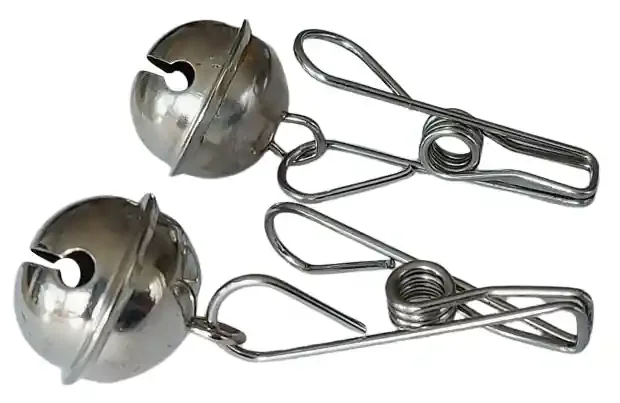 Edelstahlklammern mit Metallglöckchen – Platin