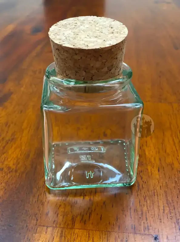 Glas mit Korken