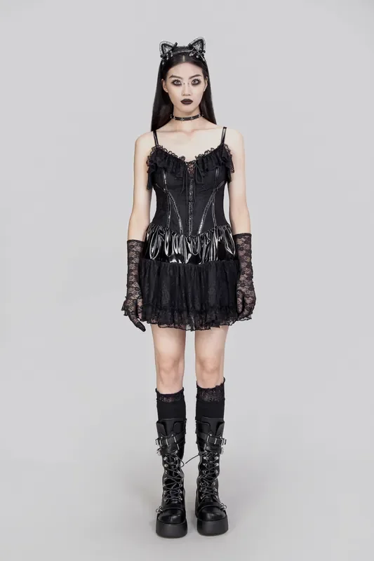 Gothic-Kleid aus schwarzer Spitze mit PVC-Akzenten