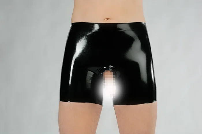 Gummishort mit offenem Kondom aus Naturlatex
