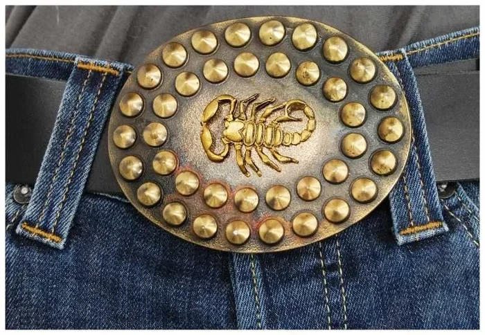 Gürtelschnalle – Gold Scorpion
