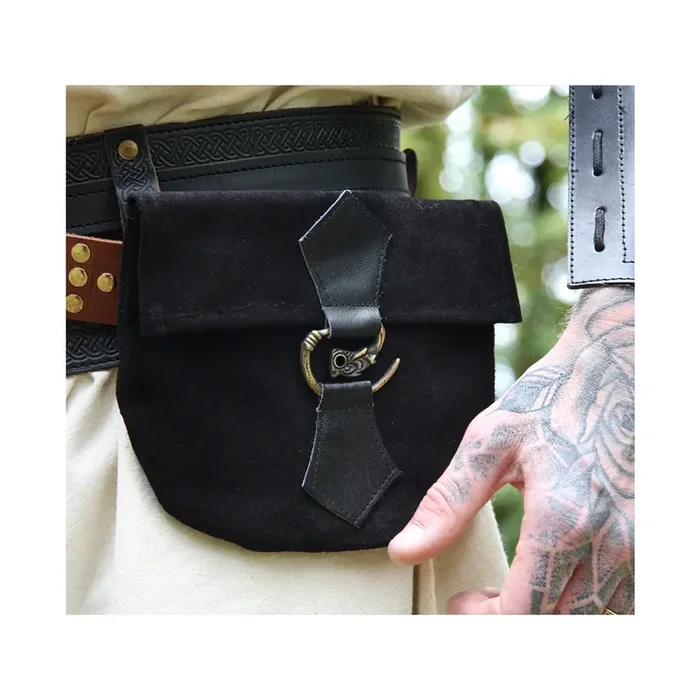 Gürteltasche mit Metallspange