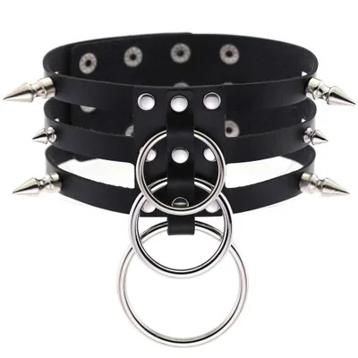 Halsband mit Nieten und Ringen (Farbe: Schwarz)