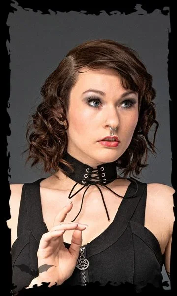 Halsband mit Schnürung