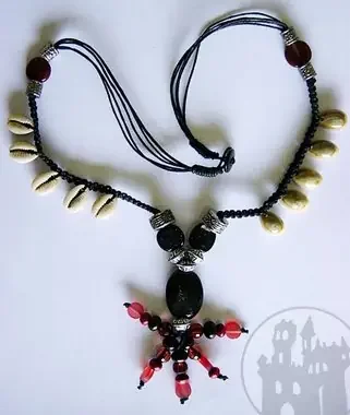 Halskette Voodoo mit Kaurimuscheln
