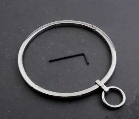 Halsreif Vierkant Edelstahl mit Ring der „O“