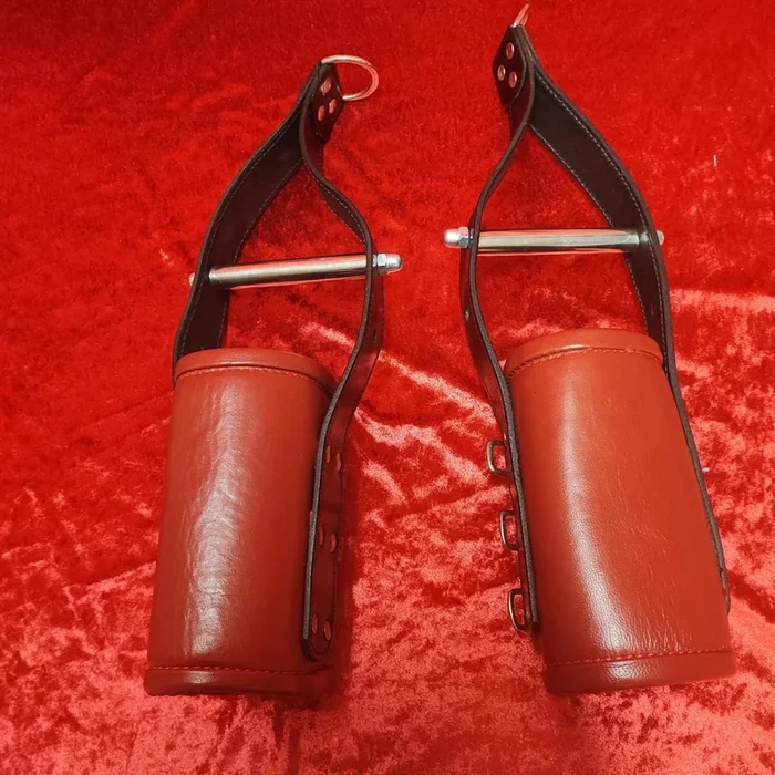 Hand-Hängefesseln rot/ schwarz gepolstert mit 3 Schnallen