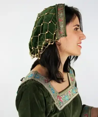 Haube aus Samt mit Haarnetz