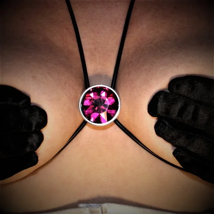 Jewel Bondage mit Latexschnur