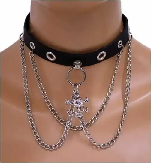 Kunstleder Choker mit Totenkopfanhänger und Ketten