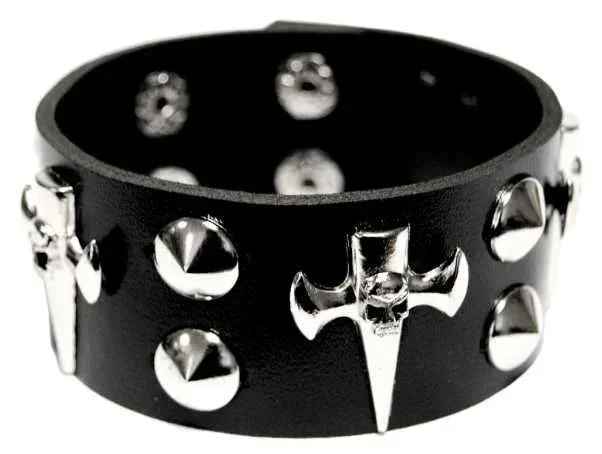 Kunstlederarmband mit Kreuz- und Pyramidennieten