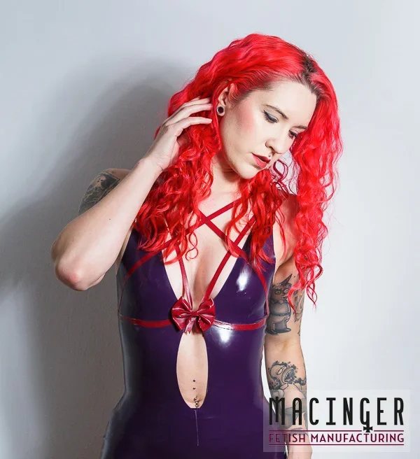 Latex Top mit Bändern und Schleife