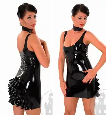 Latexminikleid mit Rüschen am Po