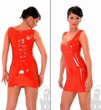 Latexminikleid mit Spitzeneinsatz