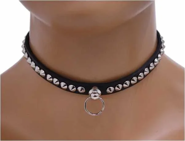 Leder Choker mit kleinen Spitznieten und Ring