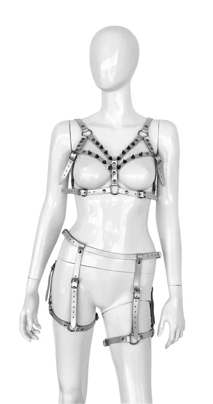 Leder-Set mit Nieten