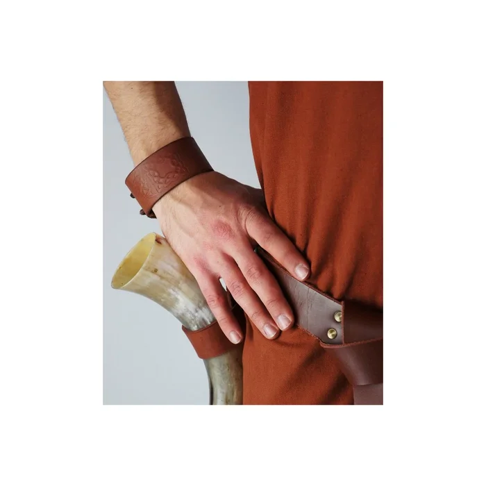 Lederarmband mit keltischer Prägung