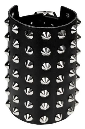 Lederarmband mit sieben Reihen Spitznieten