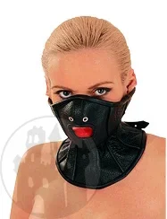 Lederhalbmaske mit Atemlöchern