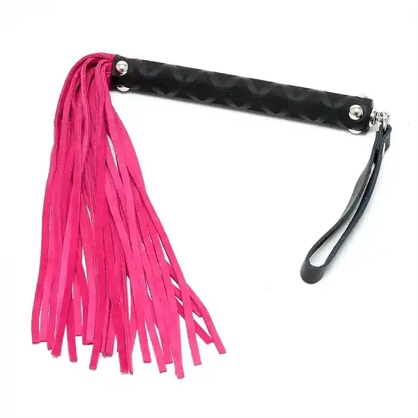 Lederpeitsche mit 38 pinken Striemen