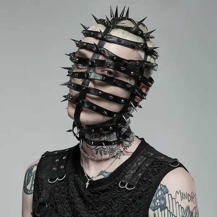 Maske in markantem Cage-Design