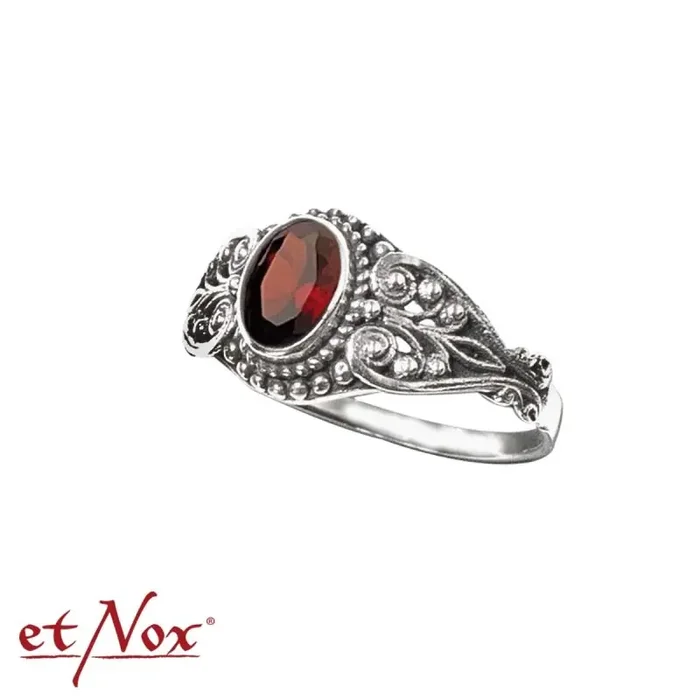 Ring – Garnet Ornament