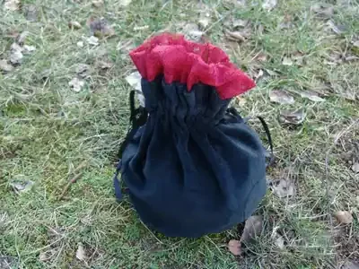 Samtbeutel mit Spitzeneinsatz für Frauen