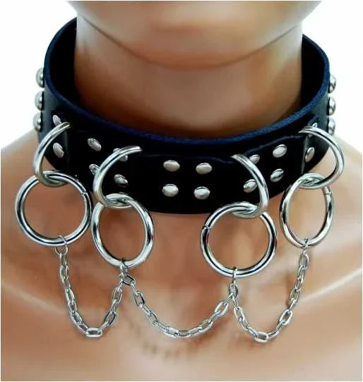Schwarzer Leder Choker mit Ringen und Ketten
