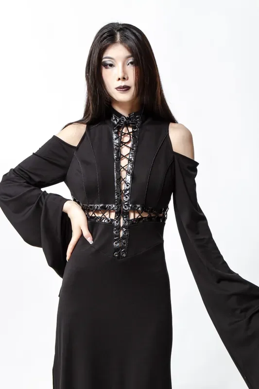 Schwarzes, langes, tailliertes Gothic-Kleid mit langen Ärmeln