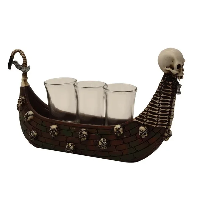 Totenkopfschiff mit 3 Gläsern