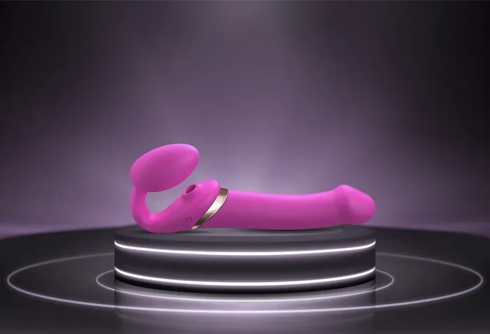 Trägerloser Umschnalldildo mit Vibration