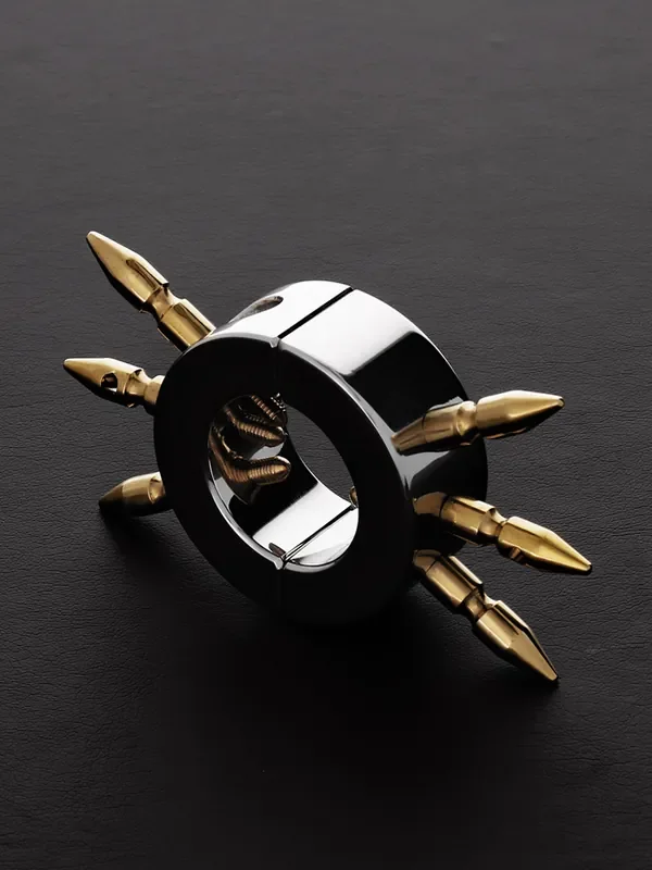 Triune Ball Stretcher with Brass Spikes Edelstahl-Hodenstretcher mit Spikes