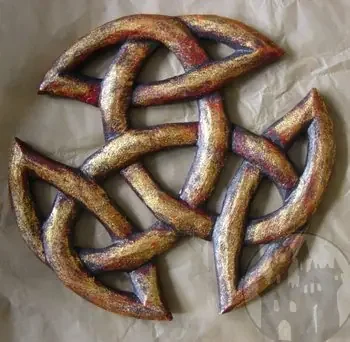 Wandrelief dreifacher Knoten