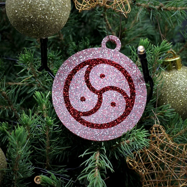 Weihnachtskugel Glitzer rot – Triskele invertiert – penumbra