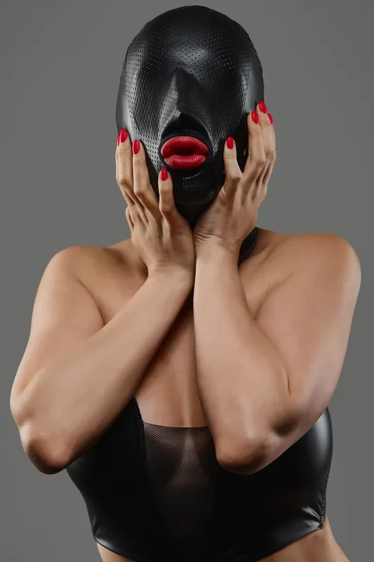 Wetlook Maske mit Nadellöchern